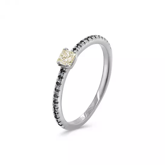 Кольцо с бриллиантами из золота